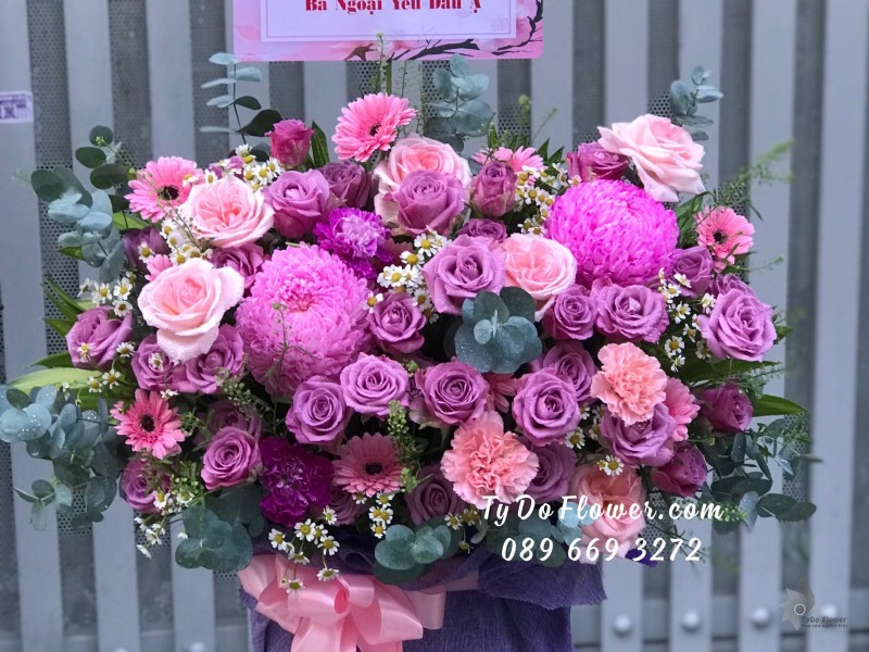 G0823925 GIỎ HOA CHÚC MỪNG SINH NHẬT BÀ NGOẠI thiết kế Hoa Cúc Mẫu Đơn Hồng, hoa hồng tím, hoa hồng Ohara Pink Roses, cẩm chương hồng, đồng tiền mini hồng, cúc tana, cỏ đồng tiền, lá bạc