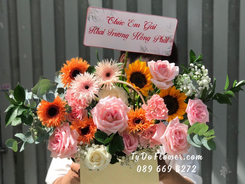 G0823935 GIỎ HOA CHÚC MỪNG KHAI TRƯƠNG thiết kế tone màu vàng hồng