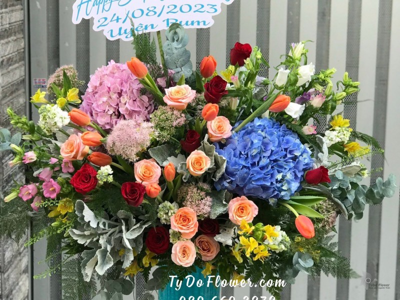 BI0823948 BÌNH HOA CHÚC MỪNG SINH NHẬT