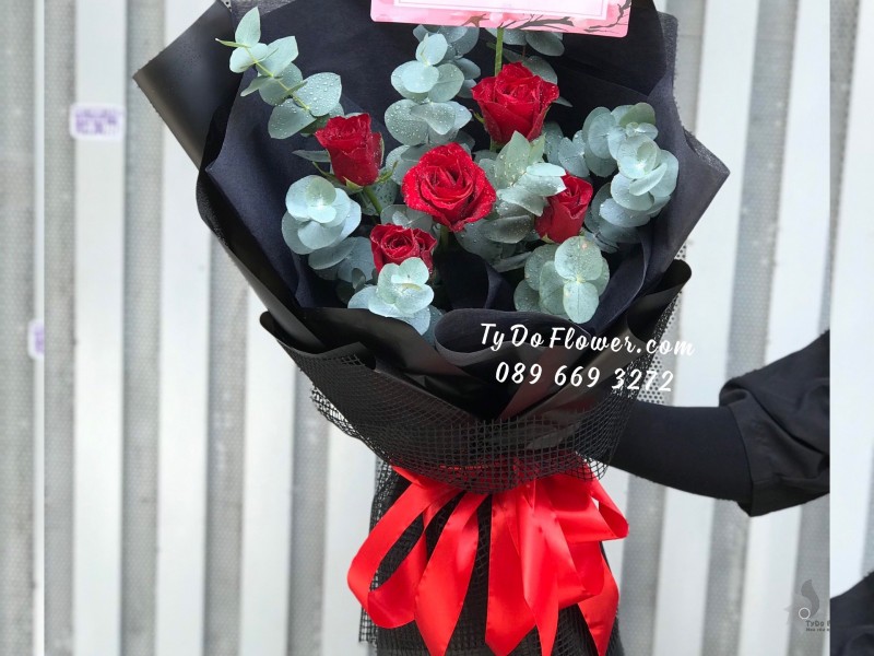 B0823953 BÓ HOA CHÚC MỪNG SINH NHẬT thiết kế 5 bông hồng đỏ