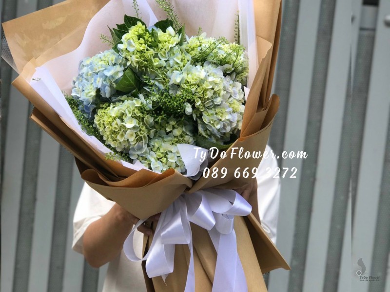 B0923991 BÓ HOA CẨM TÚ CẦU XANH BƠ Hoa Chúc Mừng