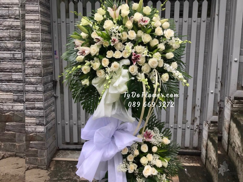 KCB10231063 KỆ HOA TANG LỄ VÒNG HOA CHIA BUỒN Hoa Kính Viếng