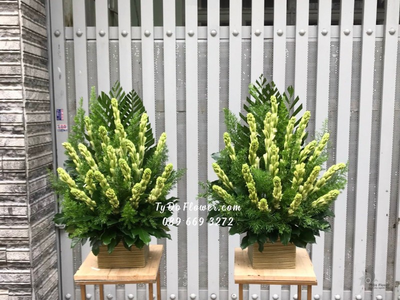 G10231065 MỘT CẶP HOA ĐỂ BÀN THỜ thiết kế Hoa Huệ Trắng