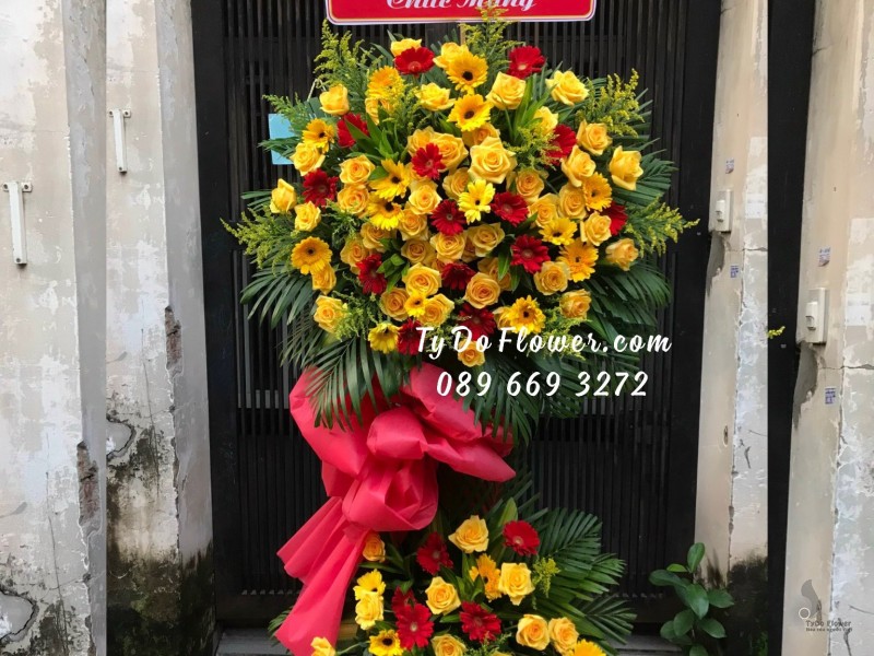 KCM10231073 KỆ HOA CHÚC MỪNG thiết kế chủ đạo Hoa Hồng Vàng