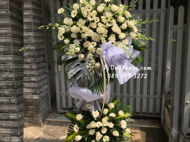 KCB10231074 KỆ HOA TANG LỄ VÒNG HOA CHIA BUỒN Hoa Kính Viếng