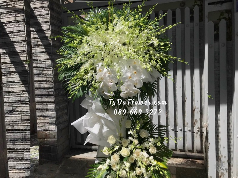 KCB10231077 KỆ HOA TANG LỄ VÒNG HOA CHIA BUỒN Hoa Kính Viếng