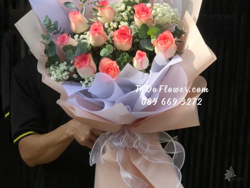 B10231082 BÓ HOA CHÚC MỪNG thiết kế chủ đạo hoa hồng song hỷ