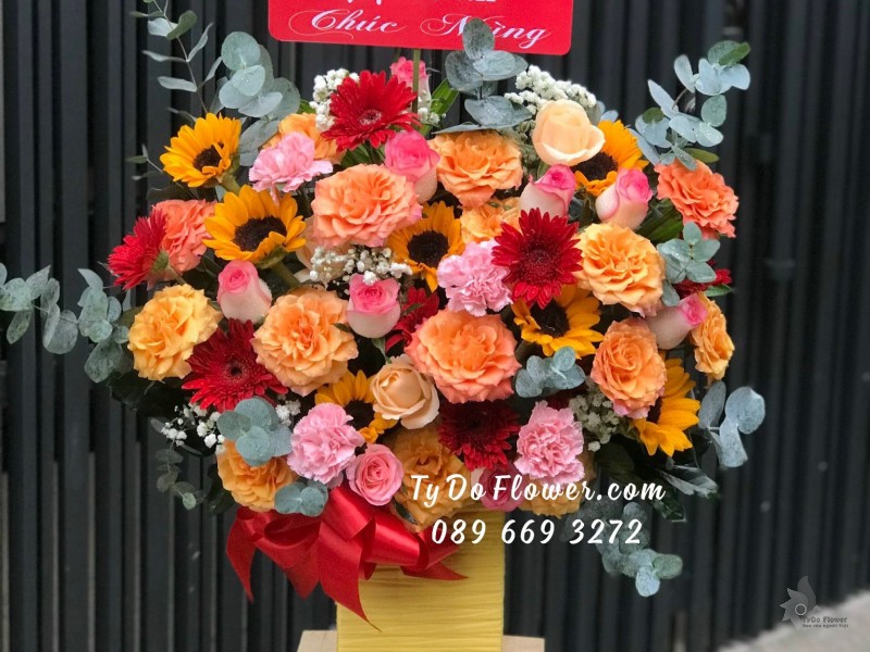 G10231084 GIỎ HOA CHÚC MỪNG thiết kế chủ đạo hoa hồng cam Spirit Roses