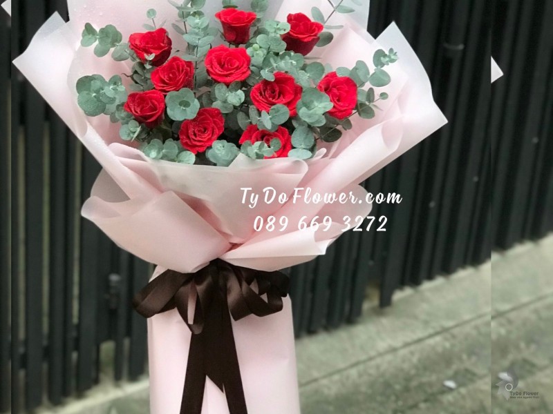 BÓ HOA CHÚC MỪNG thiết kế hoa hồng đỏ