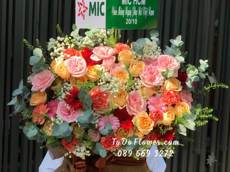 G102310121 GIỎ HOA CHÚC MỪNG thiết kế chủ đạo hoa hồng Ohara Pink Roses, hoa hồng cam