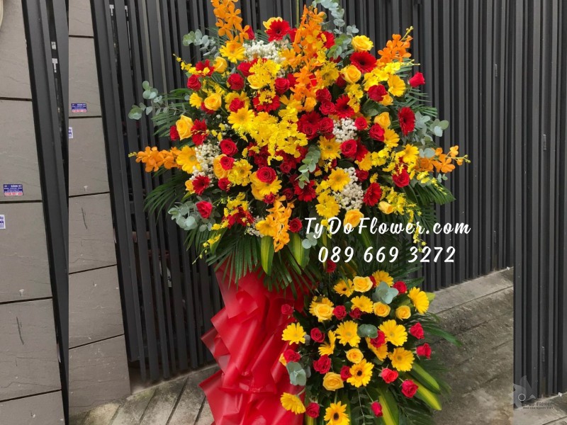 KCM11231110 KỆ HOA CHÚC MỪNG thiết kế tone màu đỏ vàng