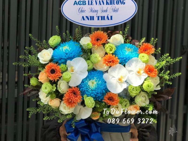 G11231126 GIỎ HOA CHÚC MỪNG SINH NHẬT thiết kế chủ đạo hoa cúc Mẫu Đơn Xanh