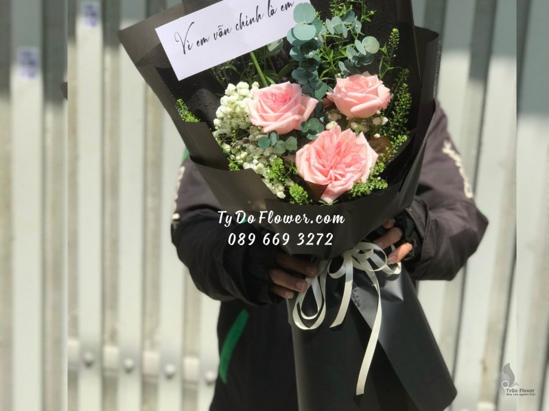 B11231129 BÓ HOA CHÚC MỪNG thiết kế hoa hồng ngoại Ohara Pink Roses