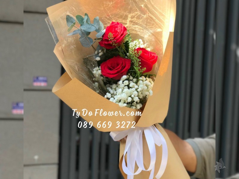 B11231130 BÓ HOA CHÚC MỪNG thiết kế hoa hồng đỏ
