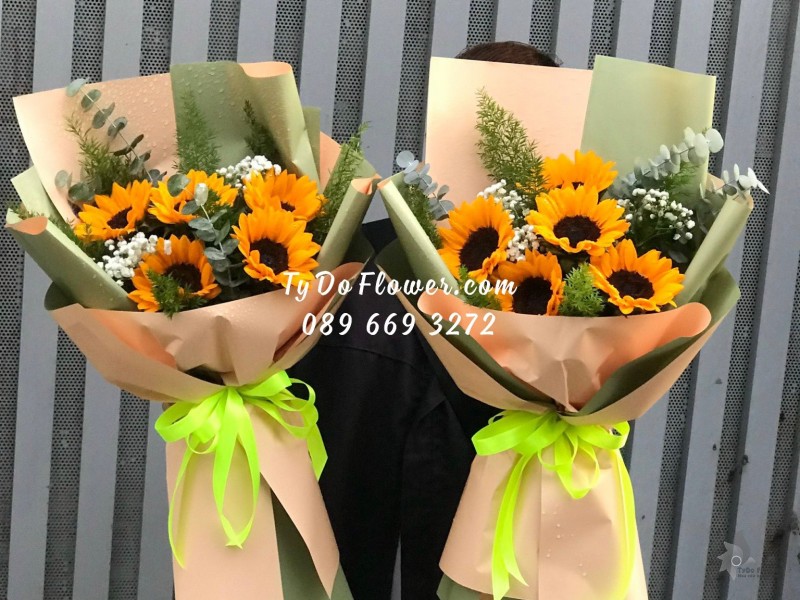 B11231134 BÓ HOA HƯỚNG DƯƠNG Hoa Chúc Mừng