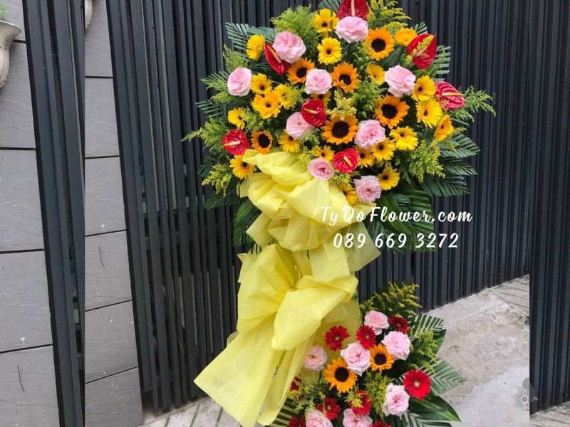 KCM11231136 KỆ HOA CHÚC MỪNG NGÀY NHÀ GIÁO VN thiết kế tone màu hồng vàng