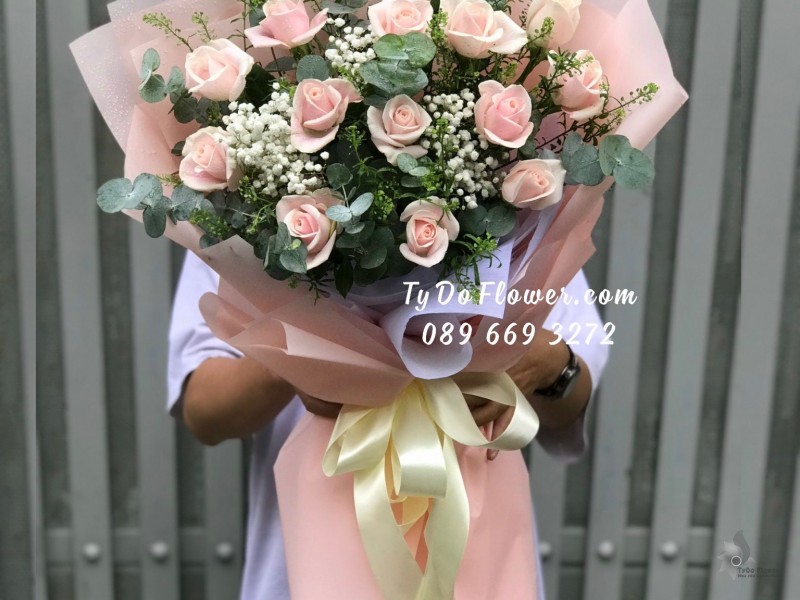 B11231166 BÓ HOA HỒNG KEM Hoa Chúc Mừng