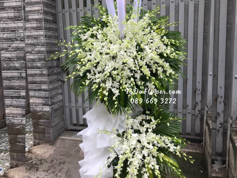 KCB11231183 KỆ HOA TANG LỄ VÒNG HOA CHIA BUỒN Kính Viếng