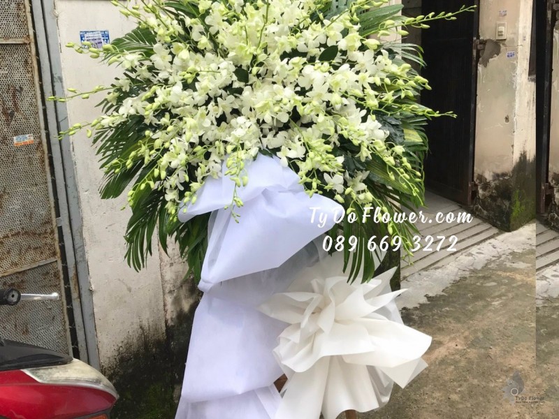 KCB11231184 KỆ HOA TANG LỄ VÒNG HOA CHIA BUỒN Kính Viếng