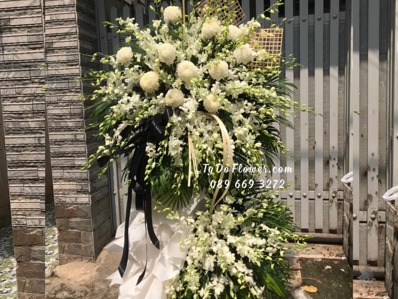 KCB11231185 KỆ HOA TANG LỄ VÒNG HOA CHIA BUỒN Kính Viếng