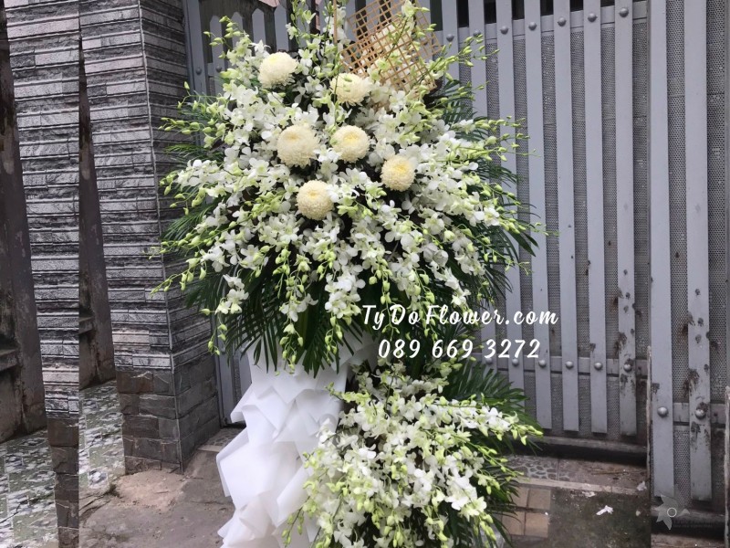 KCB11231186 KỆ HOA TANG LỄ VÒNG HOA CHIA BUỒN Kính Viếng