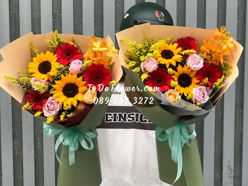 B12231202 BÓ HOA CHÚC MỪNG thiết kế tone màu đa sắc