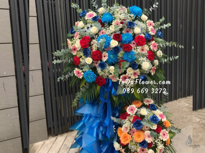 KCM12231217 KỆ HOA CHÚC MỪNG hoa chủ đạo Cúc Mẫu Đơn Xanh, Hoa Hồng Đỏ Ohara Red Roses, Hoa Hồng Cam Spirit Roses