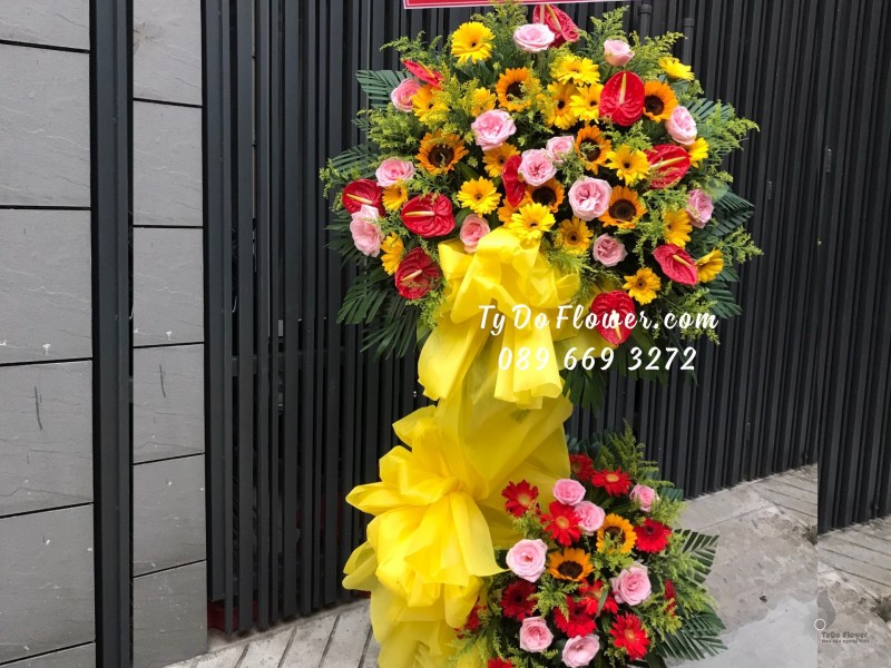 KCM01241258 KỆ HOA CHÚC MỪNG thiết kế tone màu hồng-vàng chủ đạo Hoa Hồng Ohara Pink Roses