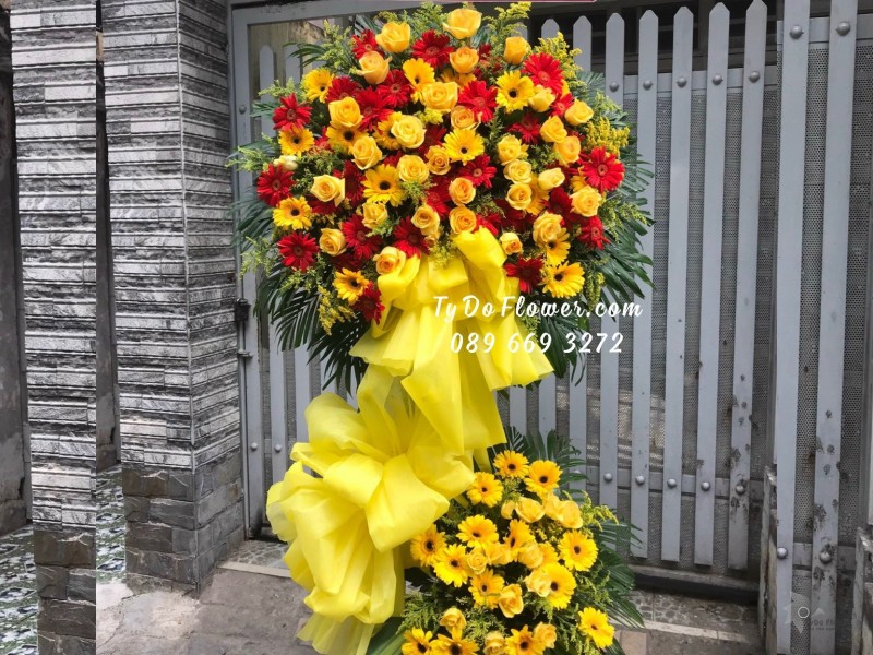 KCM01241274 KỆ HOA CHÚC MỪNG KHAI TRƯƠNG HỒNG PHÁT thiết kế tone màu đỏ vàng chủ đạo Hoa Hồng Vàng, Đồng Tiền Đỏ Vàng