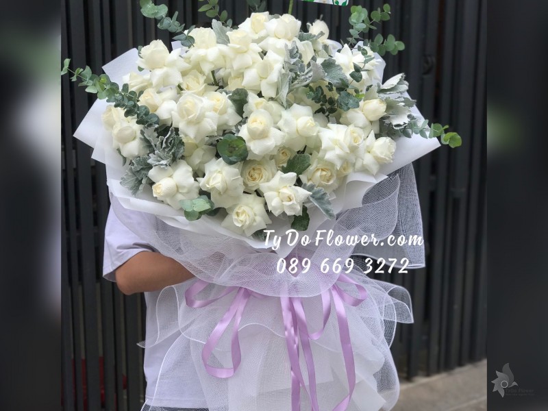 B01241280 BÓ HOA CHÚC MỪNG SINH NHẬT Thiết Kế Hoa Hồng Trắng