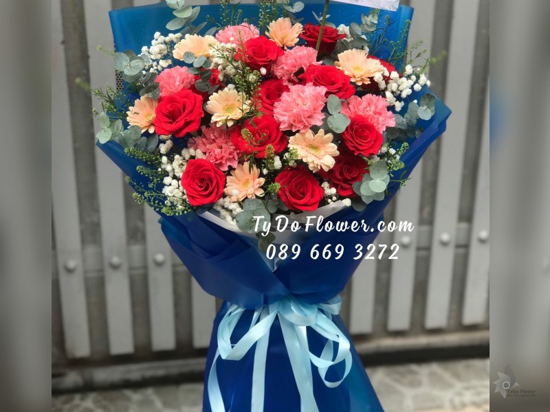 B01241304 BÓ HOA CHÚC MỪNG SINH NHẬT Thiết Kế tone đỏ hồng cam chủ đạo Hoa Hồng Đỏ