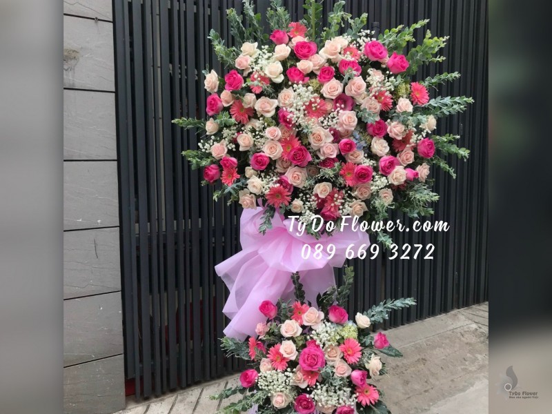 KCM01241315 KỆ HOA CHÚC MỪNG LỄ TỔNG KẾT thiết kế tone màu hồng