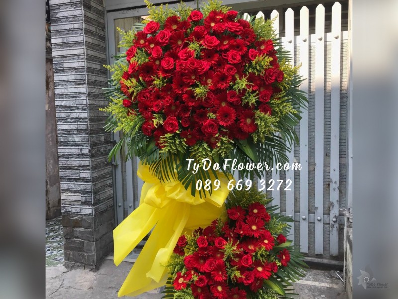 KCM01241318 KỆ HOA CHÚC MỪNG THÀNH CÔNG thiết kế tone màu đỏ