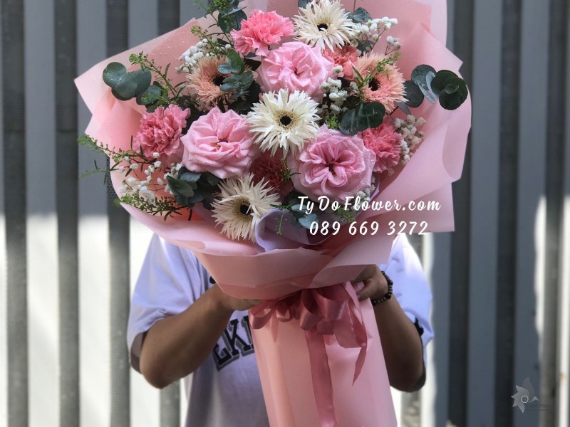 B01241323 BÓ HOA CHÚC MỪNG thiết kế tone màu hồng Pastel