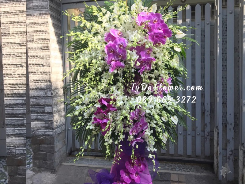 KCB01241326 KỆ HOA TANG LỄ VÒNG HOA CHIA BUỒN Hoa Thành Kính Phân Ưu thiết kế Hoa Lan Trắng, Lan Hồ Điệp Tím