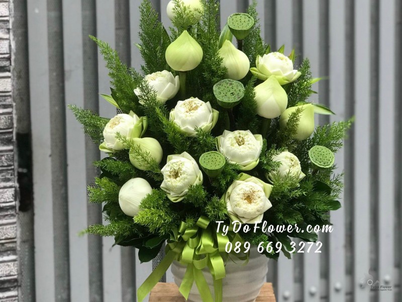 BI02241350 BÌNH HOA SEN TRẮNG Hoa Tưởng Niệm, thiết kế đặt bàn thờ cúng