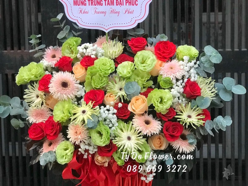 G02241355 GIỎ HOA CHÚC MỪNG KHAI TRƯƠNG HỒNG PHÁT thiết kế tone màu đỏ xanh, chủ đạo Hoa Hồng Đỏ, Cát Tường Xanh Bơ