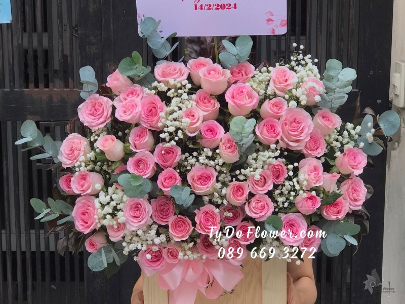 G02241369 GIỎ HOA TẶNG VỢ YÊU thiết kế Hoa Hồng Lạc Thần