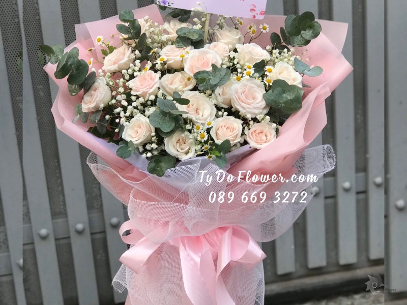 B03241392 BÓ HOA CHÚC MỪNG SINH NHẬT thiết kế Hoa Hồng Kem