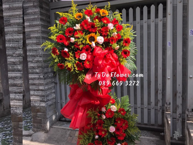 KCM03241395 KỆ HOA CHÚC MỪNG thiết kế tone màu đỏ