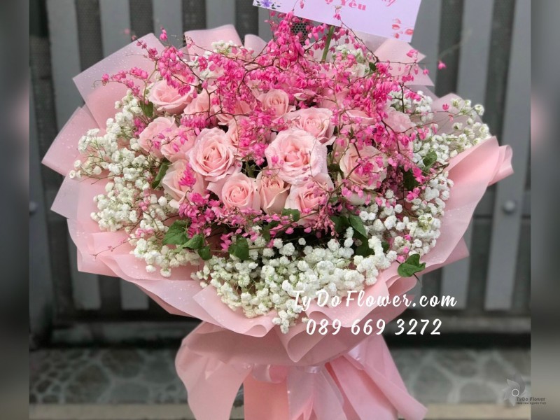 B03241404 BÓ HOA CHÚC MỪNG SINH NHẬT VỢ YÊU thiết kế Hoa Hồng Kem Dâu