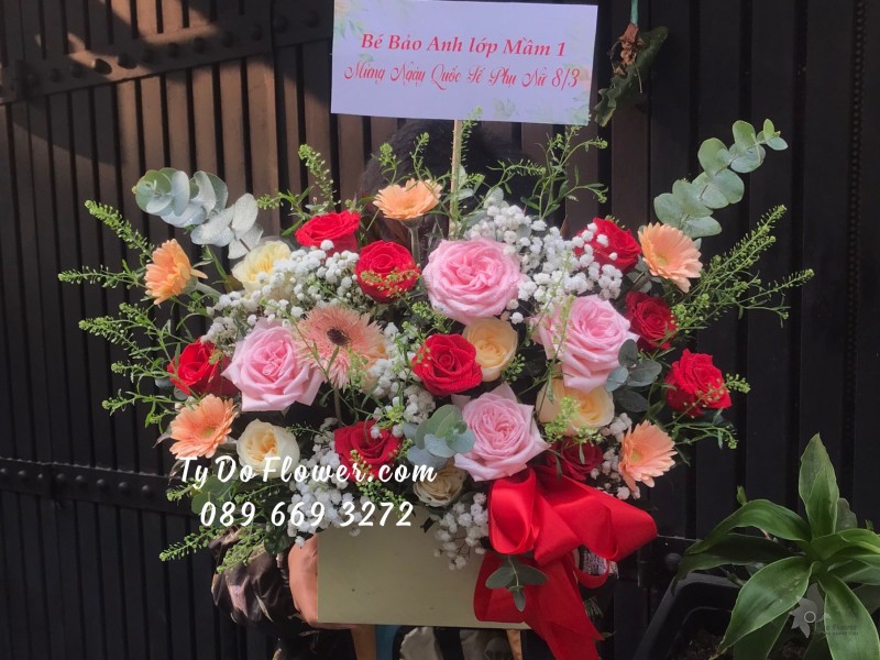 G03241410 GIỎ HOA CHÚC MỪNG 8/3 thiết kế tone màu đỏ hồng cam