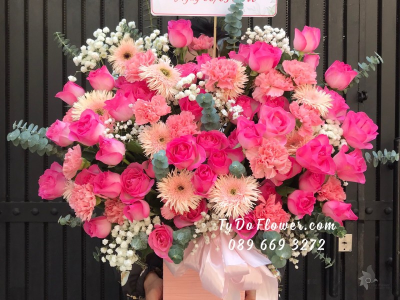 G03241421 GIỎ HOA CHÚC MỪNG 8/3 thiết kế tone màu hồng, chủ đạo Hoa Hồng Sen Phật