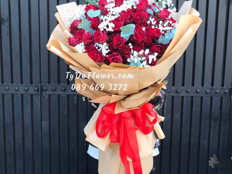 B03241424 BÓ HOA HỒNG ECUADOR RED ROSES 99 BÔNG