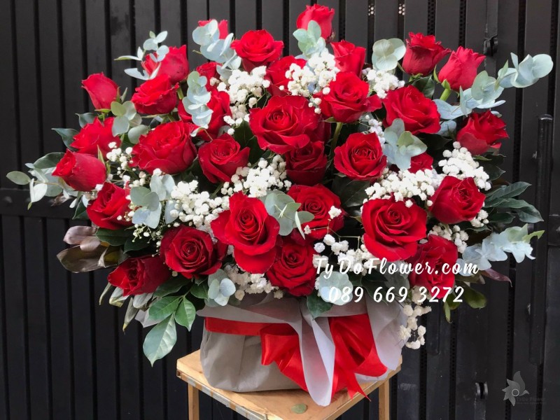 G03241435 GIỎ HOA HỒNG ĐỎ ECUADOR RED ROSES
