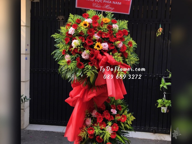 KCM03241437 KỆ HOA CHÚC MỪNG thiết kế tone màu đỏ