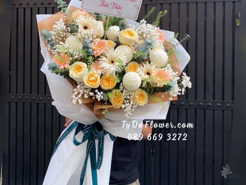 B03241439 BÓ HOA CHÚC MỪNG Thiết Kế Tone Màu Pastel, chủ đạo Hoa Hồng Vàng Victor