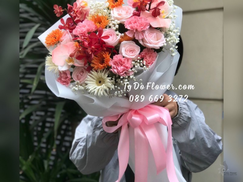 B03241445 BÓ HOA CHÚC MỪNG thiết kế tone màu hồng đỏ