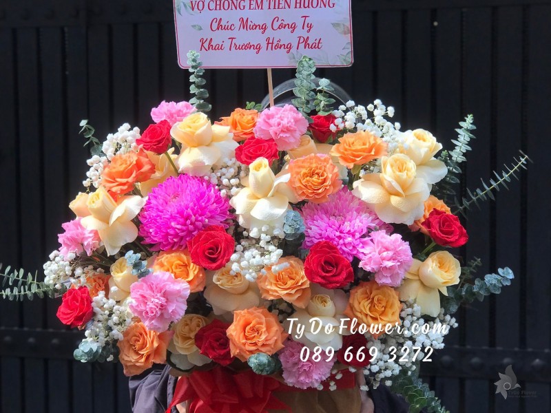G03241453 GIỎ HOA CHÚC MỪNG KHAI TRƯƠNG thiết kế tone màu hồng cam, điểm nhấn hoa Cúc Mẫu Đơn Hồng