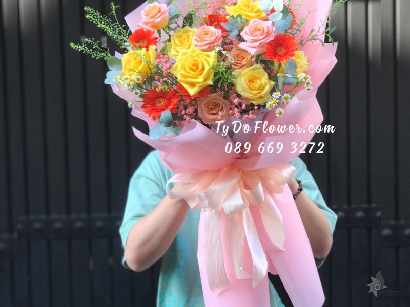 B03241465 BÓ HOA CHÚC MỪNG thiết kế tone màu vàng cam